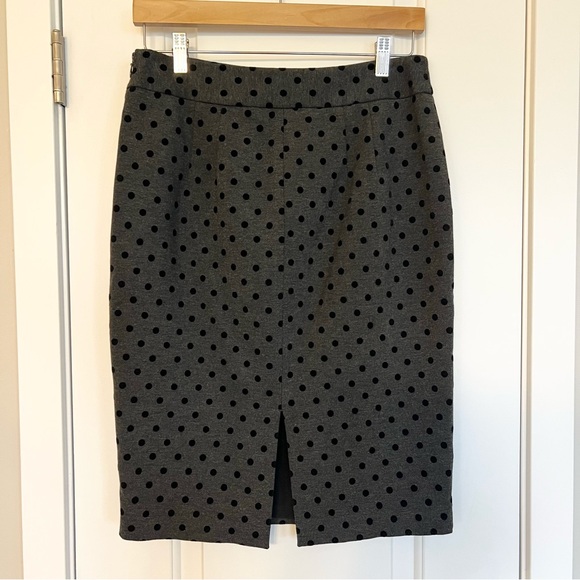 White House Black Market gray polka dot pencil skirt Straight skirt Size 8 - Picture 2 of 4
